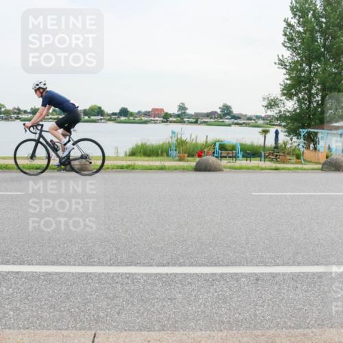 15.06.2025 - 27. Vierlanden-Triathlon H.Heesch http://msf.ph/oto/8035139 15.06.2025 10:44:30 Radfahren 126, 237, 384, 388, 464 meine-sportfotos.de