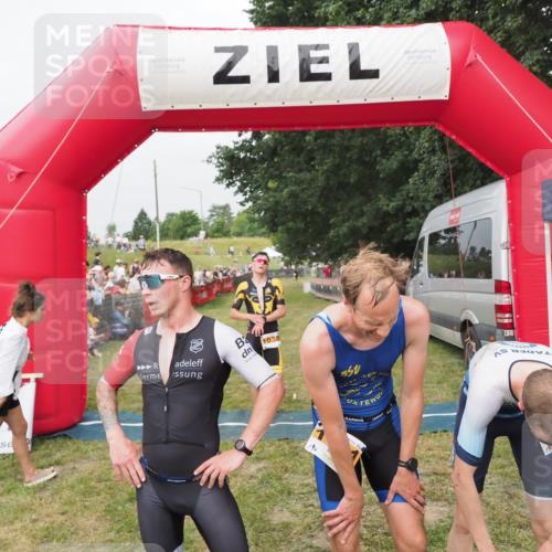 21.06.2025 - 27. Vierlanden-Triathlon MichiJ http://msf.ph/oto/8035140 15.06.2026 12:58:58 Ziel 122, 995, 996, 997, 998, 1010, 1011, 1012, 1013, 1038 meine-sportfotos.de