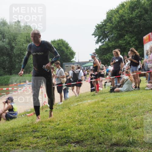 15.06.2025 - 27. Vierlanden-Triathlon KatJ http://msf.ph/oto/8035141 15.06.2025 11:19:33 Schwimmen 875, 878, 895, 923 meine-sportfotos.de