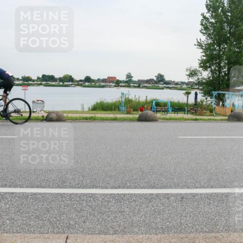 15.06.2025 - 27. Vierlanden-Triathlon H.Heesch http://msf.ph/oto/8035144 15.06.2025 10:44:30 Radfahren 126, 237, 384, 388, 464 meine-sportfotos.de