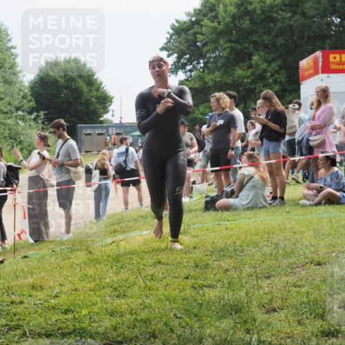15.06.2025 - 27. Vierlanden-Triathlon KatJ http://msf.ph/oto/8035145 15.06.2025 11:19:38 Schwimmen 875, 878, 895, 923 meine-sportfotos.de