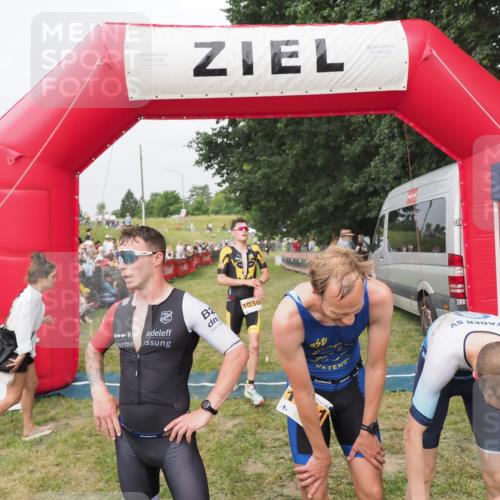21.06.2025 - 27. Vierlanden-Triathlon MichiJ http://msf.ph/oto/8035146 15.06.2026 12:58:58 Ziel 122, 995, 996, 997, 998, 1010, 1011, 1012, 1013, 1038 meine-sportfotos.de