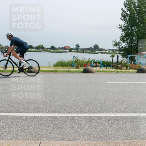 21.06.2025 - 27. Vierlanden-Triathlon H.Heesch http://msf.ph/oto/8035156 15.06.2025 11:43:31 Radfahren 686, 727, 844, 855 meine-sportfotos.de