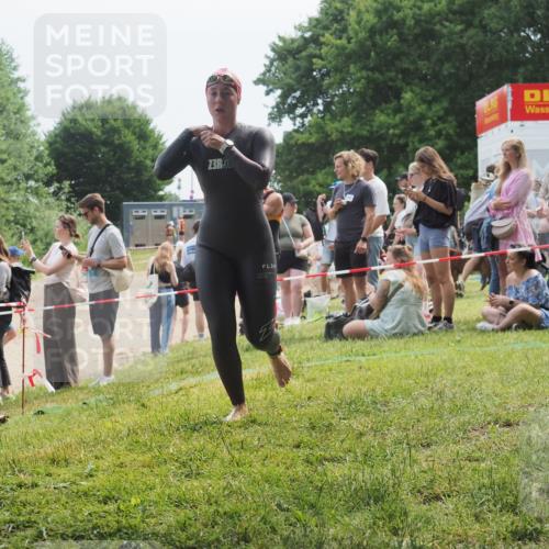 15.06.2025 - 27. Vierlanden-Triathlon KatJ http://msf.ph/oto/8035159 15.06.2025 11:19:38 Schwimmen 875, 878, 895, 923 meine-sportfotos.de
