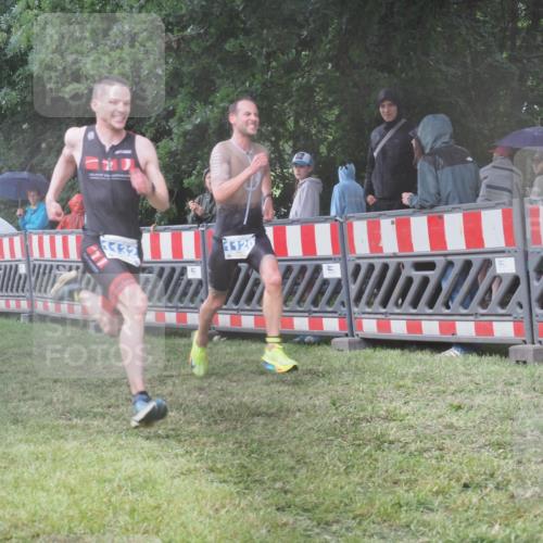 21.06.2025 - 27. Vierlanden-Triathlon KatJ http://msf.ph/oto/8035179 15.06.2025 13:50:50 Ziel 1098, 1108, 1120, 1132, 1134, 1136 meine-sportfotos.de