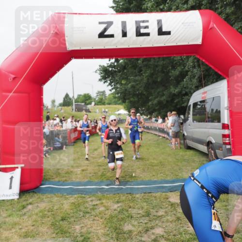 21.06.2025 - 27. Vierlanden-Triathlon MichiJ http://msf.ph/oto/8035180 15.06.2026 12:59:16 Ziel 994, 1014, 1015, 1016, 1018 meine-sportfotos.de