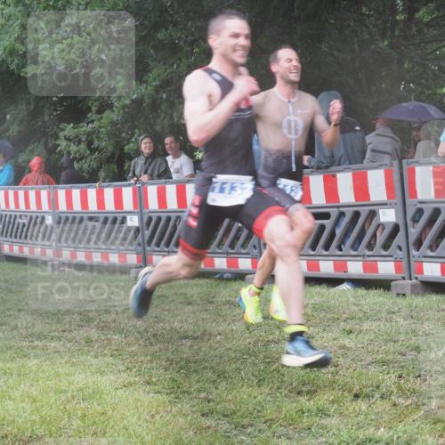 21.06.2025 - 27. Vierlanden-Triathlon KatJ http://msf.ph/oto/8035185 15.06.2025 13:50:50 Ziel 1098, 1108, 1120, 1132, 1134, 1136 meine-sportfotos.de