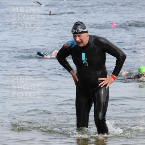 15.06.2025 - 27. Vierlanden-Triathlon Lena Gebhardt http://msf.ph/oto/8035209 15.06.2025 11:21:48 Schwimmen 905 meine-sportfotos.de