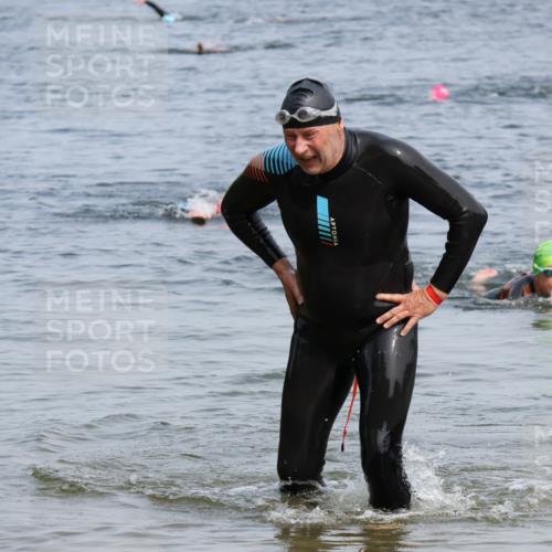 15.06.2025 - 27. Vierlanden-Triathlon Lena Gebhardt http://msf.ph/oto/8035213 15.06.2025 11:21:48 Schwimmen 905 meine-sportfotos.de