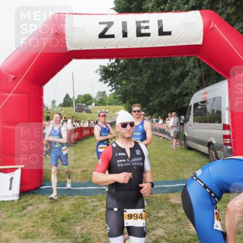 21.06.2025 - 27. Vierlanden-Triathlon MichiJ http://msf.ph/oto/8035219 15.06.2026 12:59:17 Ziel 994, 1014, 1015, 1016, 1018 meine-sportfotos.de