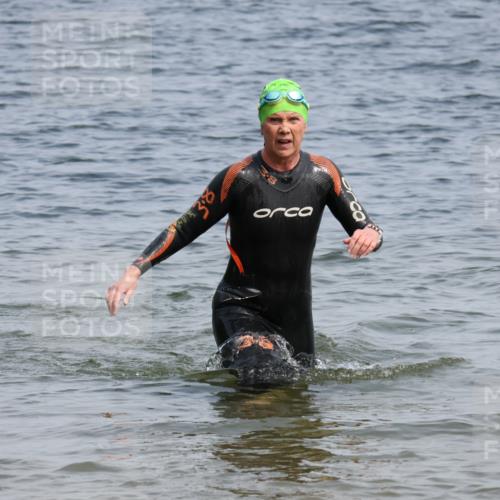 15.06.2025 - 27. Vierlanden-Triathlon Lena Gebhardt http://msf.ph/oto/8035222 15.06.2025 11:21:57 Schwimmen 917 meine-sportfotos.de