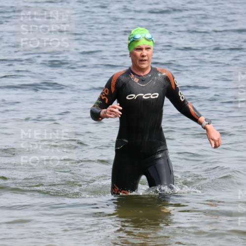 15.06.2025 - 27. Vierlanden-Triathlon Lena Gebhardt http://msf.ph/oto/8035229 15.06.2025 11:21:58 Schwimmen 917 meine-sportfotos.de
