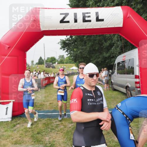 21.06.2025 - 27. Vierlanden-Triathlon MichiJ http://msf.ph/oto/8035232 15.06.2026 12:59:17 Ziel 994, 1014, 1015, 1016, 1018 meine-sportfotos.de