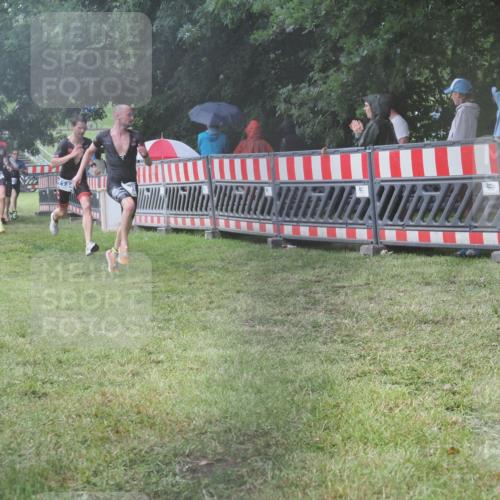 21.06.2025 - 27. Vierlanden-Triathlon KatJ http://msf.ph/oto/8035233 15.06.2025 13:50:55 Ziel 843, 1098, 1108, 1134 meine-sportfotos.de