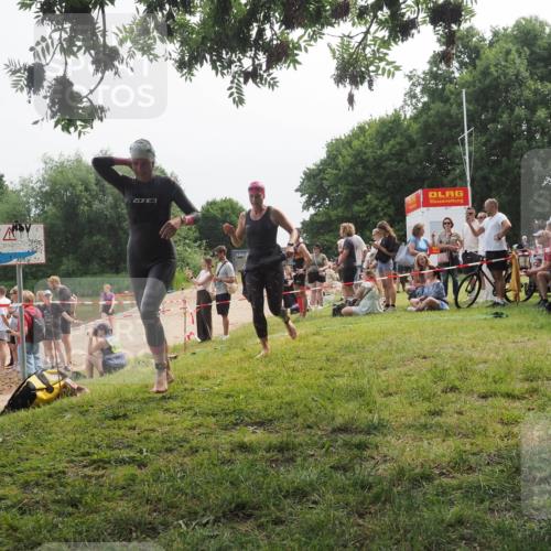 15.06.2025 - 27. Vierlanden-Triathlon KatJ http://msf.ph/oto/8035237 15.06.2025 11:19:56 Schwimmen 899, 915, 964 meine-sportfotos.de