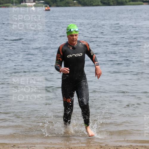 15.06.2025 - 27. Vierlanden-Triathlon Lena Gebhardt http://msf.ph/oto/8035247 15.06.2025 11:22:02 Schwimmen 917 meine-sportfotos.de