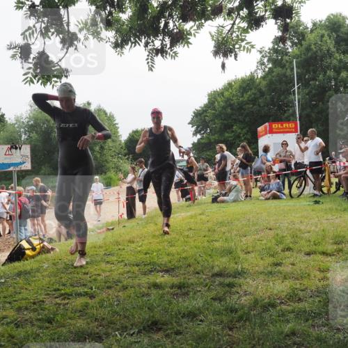 15.06.2025 - 27. Vierlanden-Triathlon KatJ http://msf.ph/oto/8035250 15.06.2025 11:19:56 Schwimmen 899, 915, 964 meine-sportfotos.de