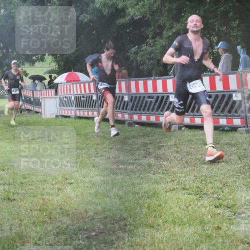 21.06.2025 - 27. Vierlanden-Triathlon KatJ http://msf.ph/oto/8035255 15.06.2025 13:50:56 Ziel 843, 1098, 1108, 1134 meine-sportfotos.de