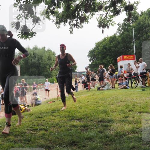 15.06.2025 - 27. Vierlanden-Triathlon KatJ http://msf.ph/oto/8035265 15.06.2025 11:19:57 Schwimmen 899, 915, 964 meine-sportfotos.de