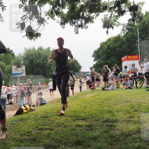 15.06.2025 - 27. Vierlanden-Triathlon KatJ http://msf.ph/oto/8035276 15.06.2025 11:19:57 Schwimmen 899, 915, 964 meine-sportfotos.de