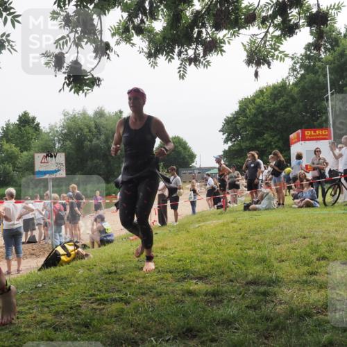 15.06.2025 - 27. Vierlanden-Triathlon KatJ http://msf.ph/oto/8035282 15.06.2025 11:19:57 Schwimmen 899, 915, 964 meine-sportfotos.de