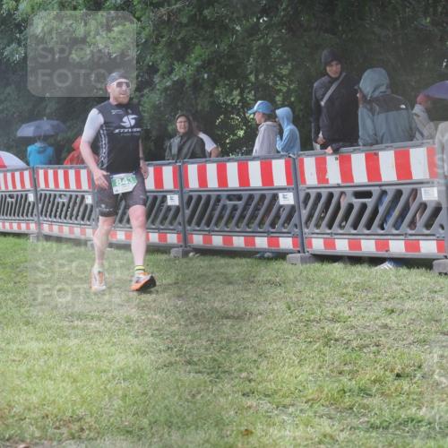 21.06.2025 - 27. Vierlanden-Triathlon KatJ http://msf.ph/oto/8035286 15.06.2025 13:51:02 Ziel 843, 1113 meine-sportfotos.de