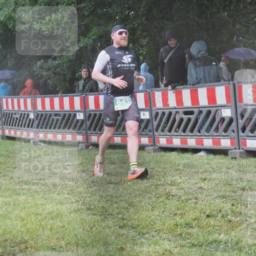 21.06.2025 - 27. Vierlanden-Triathlon KatJ http://msf.ph/oto/8035306 15.06.2025 13:51:03 Ziel 843, 1113 meine-sportfotos.de