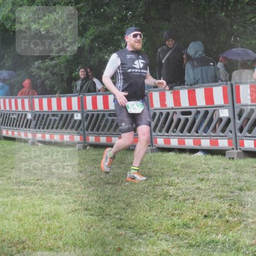 21.06.2025 - 27. Vierlanden-Triathlon KatJ http://msf.ph/oto/8035310 15.06.2025 13:51:03 Ziel 843, 1113 meine-sportfotos.de