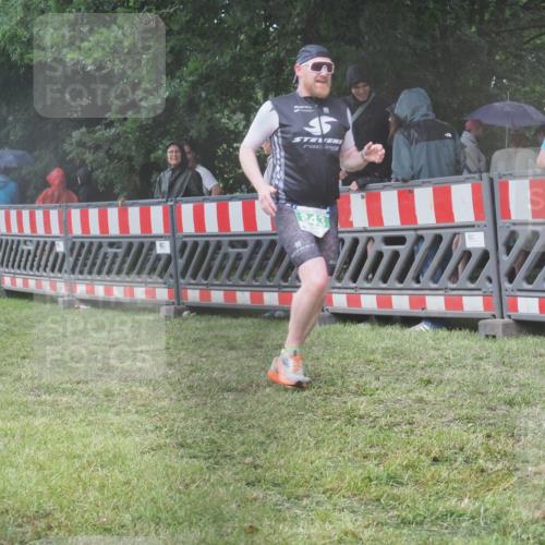 21.06.2025 - 27. Vierlanden-Triathlon KatJ http://msf.ph/oto/8035315 15.06.2025 13:51:03 Ziel 843, 1113 meine-sportfotos.de