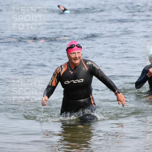 15.06.2025 - 27. Vierlanden-Triathlon Lena Gebhardt http://msf.ph/oto/8035326 15.06.2025 11:22:27 Schwimmen 914 meine-sportfotos.de