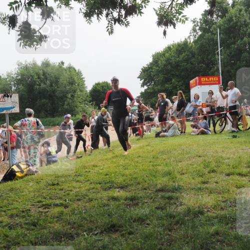15.06.2025 - 27. Vierlanden-Triathlon KatJ http://msf.ph/oto/8035330 15.06.2025 11:20:04 Schwimmen 806, 889, 899, 930, 932, 964, 976 meine-sportfotos.de
