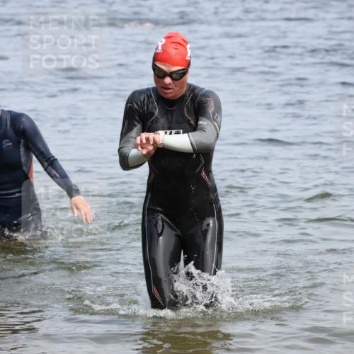 15.06.2025 - 27. Vierlanden-Triathlon Lena Gebhardt http://msf.ph/oto/8035333 15.06.2025 11:22:29 Schwimmen 891, 898, 914 meine-sportfotos.de