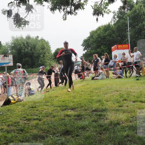15.06.2025 - 27. Vierlanden-Triathlon KatJ http://msf.ph/oto/8035336 15.06.2025 11:20:04 Schwimmen 806, 889, 899, 930, 932, 964, 976 meine-sportfotos.de