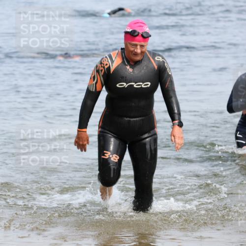 15.06.2025 - 27. Vierlanden-Triathlon Lena Gebhardt http://msf.ph/oto/8035337 15.06.2025 11:22:30 Schwimmen 891, 898, 914 meine-sportfotos.de
