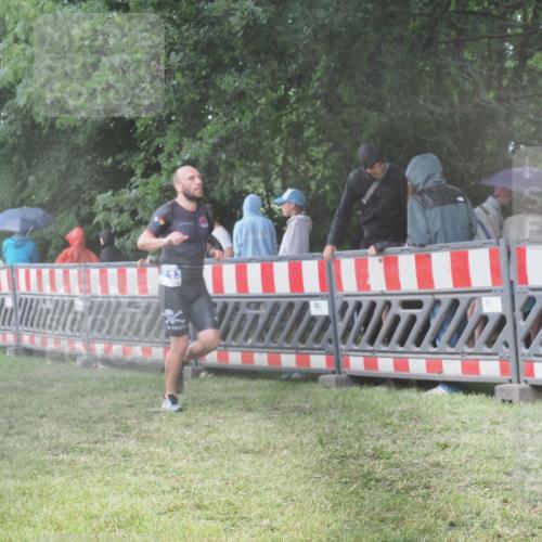 21.06.2025 - 27. Vierlanden-Triathlon KatJ http://msf.ph/oto/8035341 15.06.2025 13:51:08 Ziel 1113 meine-sportfotos.de