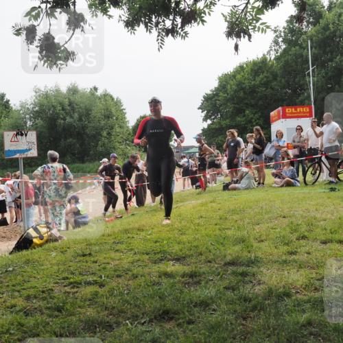 15.06.2025 - 27. Vierlanden-Triathlon KatJ http://msf.ph/oto/8035342 15.06.2025 11:20:04 Schwimmen 806, 889, 899, 930, 932, 964, 976 meine-sportfotos.de