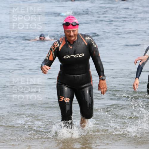 15.06.2025 - 27. Vierlanden-Triathlon Lena Gebhardt http://msf.ph/oto/8035345 15.06.2025 11:22:31 Schwimmen 891, 898, 914 meine-sportfotos.de