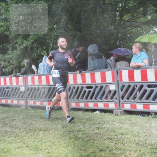 21.06.2025 - 27. Vierlanden-Triathlon KatJ http://msf.ph/oto/8035349 15.06.2025 13:51:09 Ziel 1113 meine-sportfotos.de