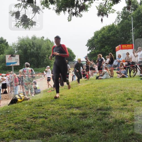 15.06.2025 - 27. Vierlanden-Triathlon KatJ http://msf.ph/oto/8035353 15.06.2025 11:20:04 Schwimmen 806, 889, 899, 930, 932, 964, 976 meine-sportfotos.de