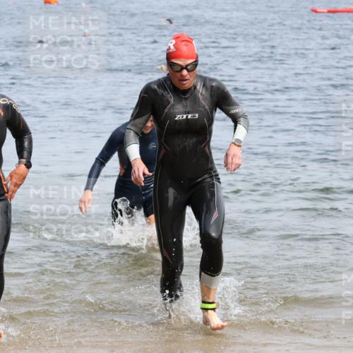 15.06.2025 - 27. Vierlanden-Triathlon Lena Gebhardt http://msf.ph/oto/8035355 15.06.2025 11:22:32 Schwimmen 891, 898, 914 meine-sportfotos.de