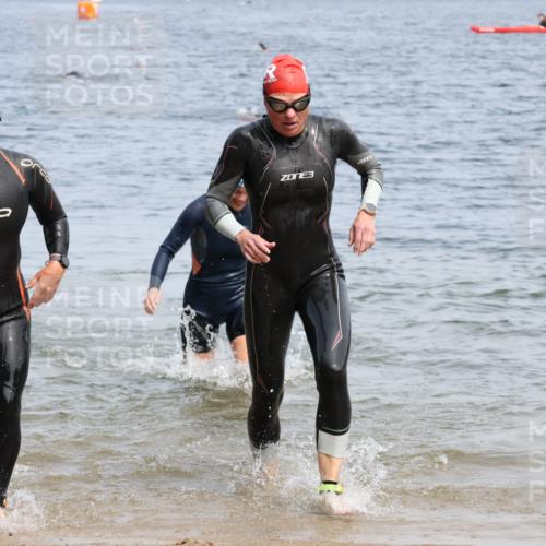 15.06.2025 - 27. Vierlanden-Triathlon Lena Gebhardt http://msf.ph/oto/8035361 15.06.2025 11:22:32 Schwimmen 891, 898, 914 meine-sportfotos.de