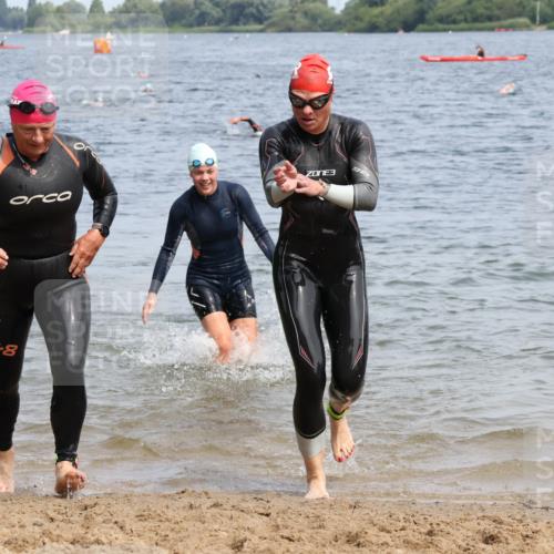 15.06.2025 - 27. Vierlanden-Triathlon Lena Gebhardt http://msf.ph/oto/8035366 15.06.2025 11:22:33 Schwimmen 891, 898, 914 meine-sportfotos.de
