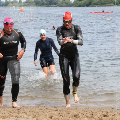 15.06.2025 - 27. Vierlanden-Triathlon Lena Gebhardt http://msf.ph/oto/8035371 15.06.2025 11:22:33 Schwimmen 891, 898, 914 meine-sportfotos.de