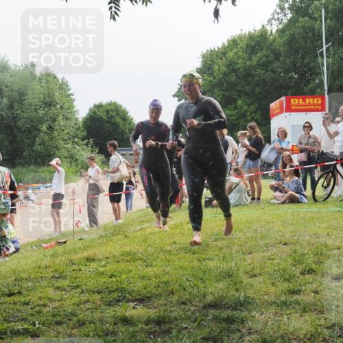 15.06.2025 - 27. Vierlanden-Triathlon KatJ http://msf.ph/oto/8035373 15.06.2025 11:20:06 Schwimmen 806, 889, 930, 932, 964, 976 meine-sportfotos.de