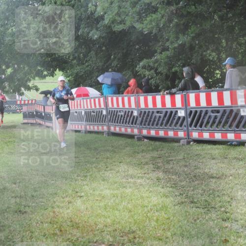 21.06.2025 - 27. Vierlanden-Triathlon KatJ http://msf.ph/oto/8035375 15.06.2025 13:51:23 Ziel 908, 1119 meine-sportfotos.de