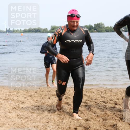 15.06.2025 - 27. Vierlanden-Triathlon Lena Gebhardt http://msf.ph/oto/8035398 15.06.2025 11:22:36 Schwimmen 891, 898, 914 meine-sportfotos.de