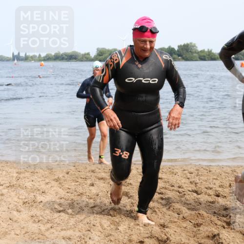 15.06.2025 - 27. Vierlanden-Triathlon Lena Gebhardt http://msf.ph/oto/8035403 15.06.2025 11:22:36 Schwimmen 891, 898, 914 meine-sportfotos.de
