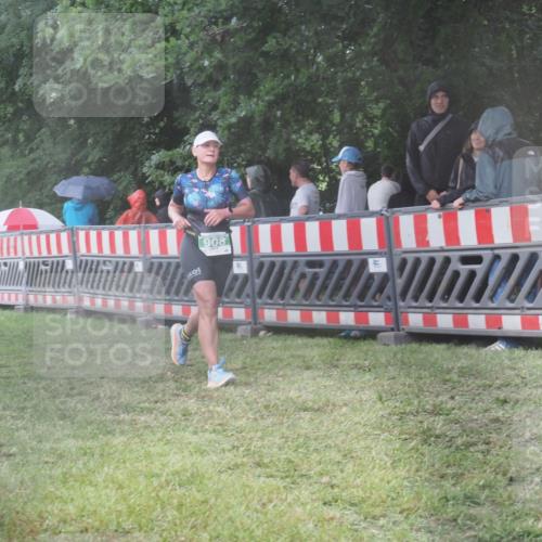21.06.2025 - 27. Vierlanden-Triathlon KatJ http://msf.ph/oto/8035404 15.06.2025 13:51:25 Ziel 908, 1119 meine-sportfotos.de