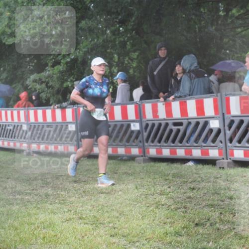 21.06.2025 - 27. Vierlanden-Triathlon KatJ http://msf.ph/oto/8035418 15.06.2025 13:51:25 Ziel 908, 1119 meine-sportfotos.de
