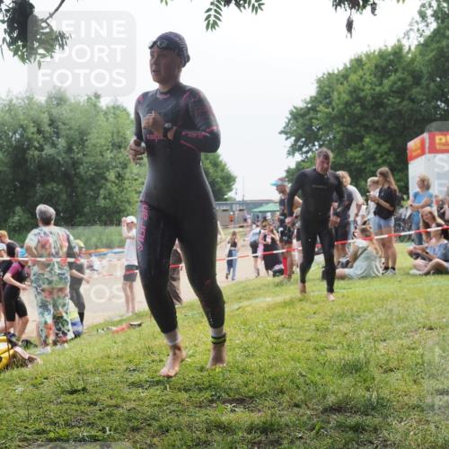 15.06.2025 - 27. Vierlanden-Triathlon KatJ http://msf.ph/oto/8035426 15.06.2025 11:20:07 Schwimmen 806, 889, 930, 932, 964, 976 meine-sportfotos.de